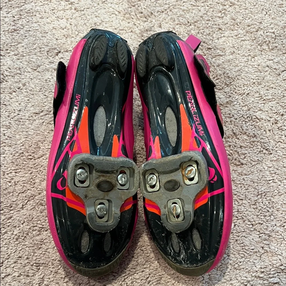 Pearl Izumi Vibrant Pink and Orange Cycling Shoes - Picture 2 of 2